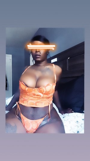 Lylwen free sex in Middleton Wisconsin and incall escorts